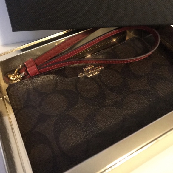 Coach Signature Wristlet w/Corner Zip - NWT - Picture 3 of 8
